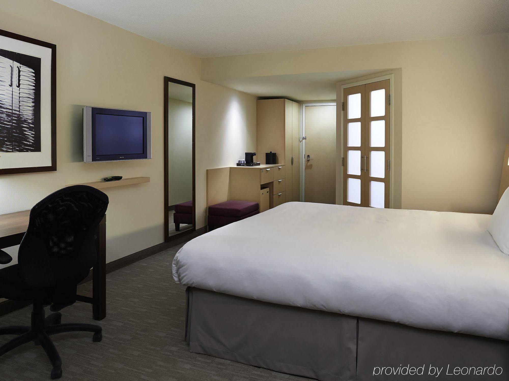 דורבאל Novotel Montreal Aeroport מראה חיצוני תמונה