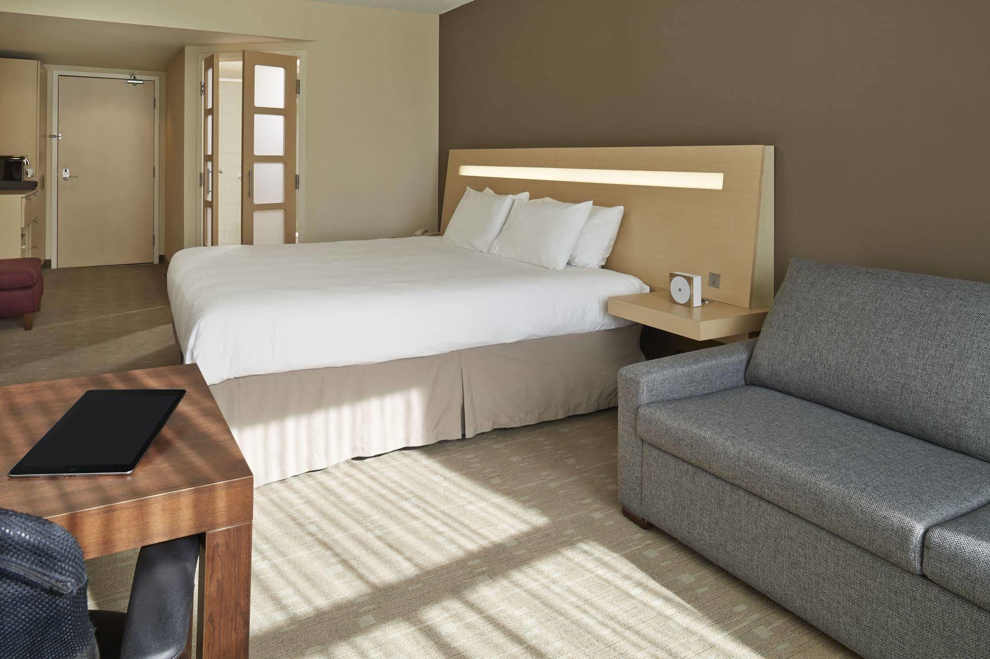 דורבאל Novotel Montreal Aeroport מראה חיצוני תמונה