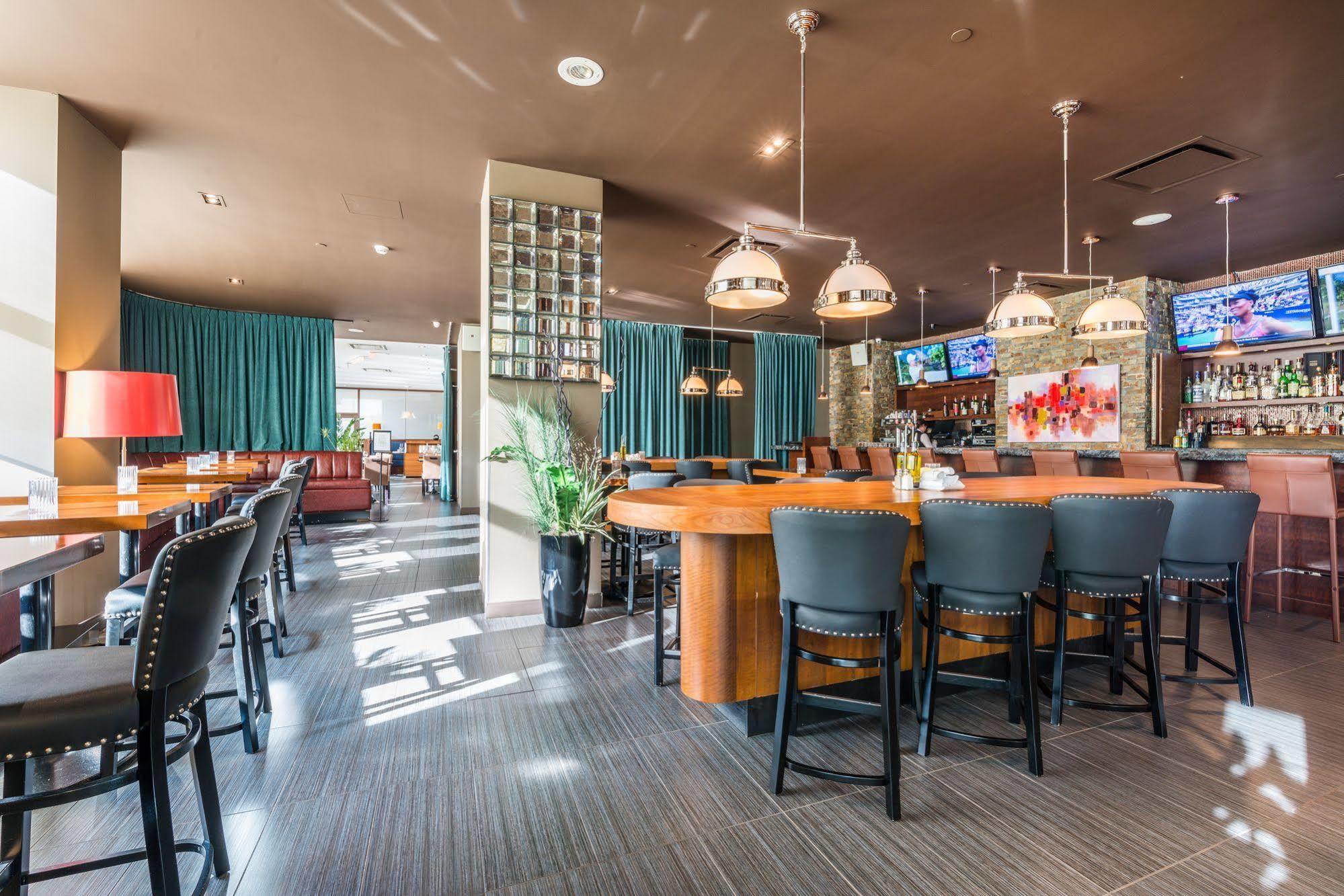 דורבאל Novotel Montreal Aeroport מראה חיצוני תמונה