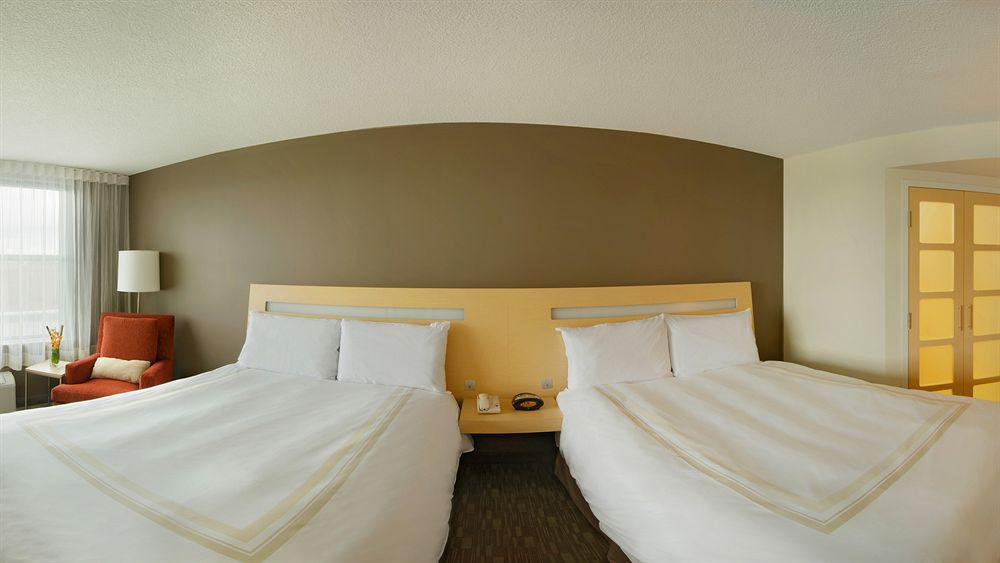 דורבאל Novotel Montreal Aeroport מראה חיצוני תמונה